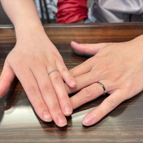 【Ponte Vecchio(ポンテヴェキオ)の口コミ】 指が細長く白肌なのでブラックダイヤモンドが強調され輝いて見えるのがお…