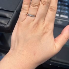 【エクセルコダイヤモンド(EXELCO DIAMOND)の口コミ】 店頭でいくつか試着した中で、この斜めにダイヤが入ったデザインがいちば…