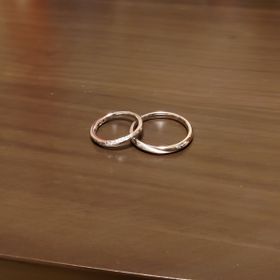 【アイプリモ(I-PRIMO)の口コミ】 女性用は、どの角度から見ても上品に輝いてくれます。また、ライン状に並…