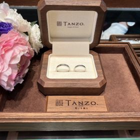 【TANZO.(鍛造指輪)の口コミ】 長くつけるのでシンプルかつ、少し特徴のあるデザインが好みです。指輪の…