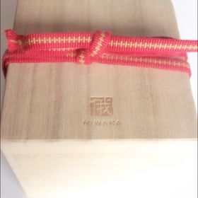 【俄(にわか)の口コミ】 婚約指輪は別のブランドのＶデザインにしたので、それと重ね付けして違和…