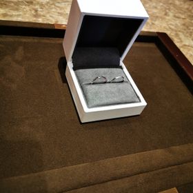 【トリニティ(Trinity)】の口コミ シンプルながらウェーブが入った飽きのこないデザイン。着け心地もよかった...