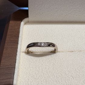 【TANZO.(鍛造指輪)の口コミ】 デザインを選べるのはもちろん、指輪の色も何種類もあり選ぶのが大変なく…