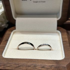 【TANZO.(鍛造指輪)の口コミ】 石の数や入れ方など細かい所まで選択できました。
旦那さんの指輪とさりげ…