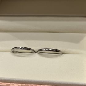 【ケイウノ ブライダル(K.UNO BRIDAL)の口コミ】 ぱっと見シンプルで飽きずに長く使えるデザインを探していました。
こちら…