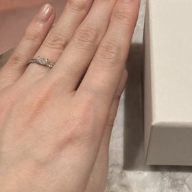 【和光ブライダルブティックギンザ】の口コミ 他にないデザイン。四角いダイヤが横向きにはまっているデザインを探してい...