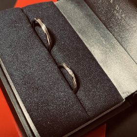 【ラザール ダイヤモンド(LAZARE DIAMOND)の口コミ】 シンプルですが、ラインがはいっており、ストレートリングなのにねじれて…