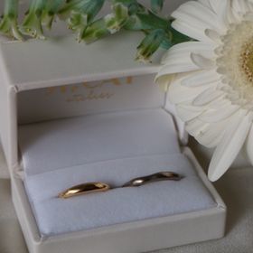 【atelier ST, CAT(アトリエ エスティーキャット)の口コミ】 私たち夫婦は欲しい指輪のタイプが違ったので、手の形や肌の色、普段のフ…