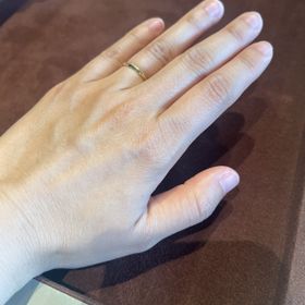 【BAUM(バーム)】の口コミ シンプルで毎日つけやすいデザインです。重ね付けや他の指に指輪を複数つけ...