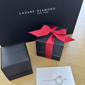 【ラザール ダイヤモンド(LAZARE DIAMOND)の口コミ】 海外のブランドらしく、日本のブランドとは少し異なり、とても華やかで個…