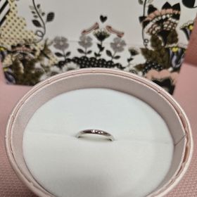 【insembre(インセンブレ)の口コミ】 細めのデザインにさりげなくダイヤが付いていてとてもシンプルなデザイン…