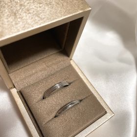 【和光ブライダルブティックギンザ】の口コミ 【デザイン】
53Pt：絹の光沢を表現した手彫りをあしらったデザイン
...