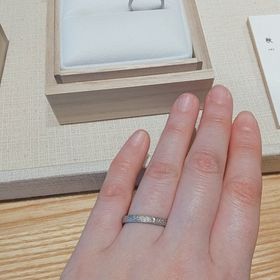 【KIRIYA BRIDAL(宝石の桐屋)の口コミ】 飽きのこないデザイン。
すべてのTPOにマッチする。
カジュアルに身に付け…