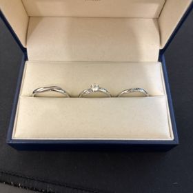 【GALA JEWELRY(ガラジュエリー)の口コミ】 指輪のおすすめポイントは通常のダイヤモンドの他にアイスブルーダイヤモ…