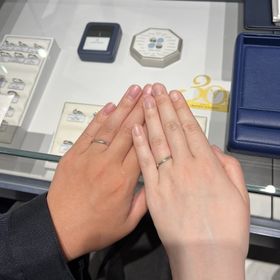 【銀座ダイヤモンドシライシの口コミ】 とにかく普段使いの為にシンプルで使い心地の良い指輪を探していました。…