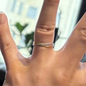 【I's stone(アイズストーン)の口コミ】 ピンクゴールドのデザインが可愛くて、唯一無二のデザインだったからです…