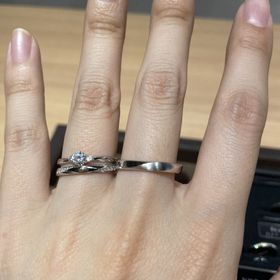 【彩乃瑞(IRONOHA)の口コミ】 ストレートラインでメレダイヤが流れるようなデザインの結婚指輪を探して…