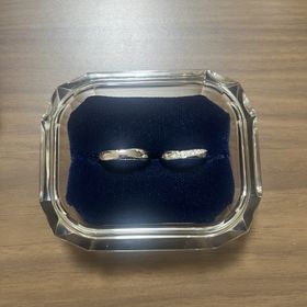 【ヴァンドーム青山(VENDOME AOYAMA)の口コミ】 シンプルなのにダイアがぎっしりつまっていて、
男性の方も少しデザインが…