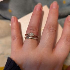 【アイプリモ(I-PRIMO)の口コミ】 結婚指輪は着用する瞬間つるっとして気持ちいいです。そして2色で美しいで…