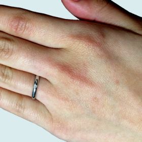 【カルティエ(Cartier)の口コミ】 仕事が派手なものは付けられないのですが、どうしてもシンプルでダイヤ入…