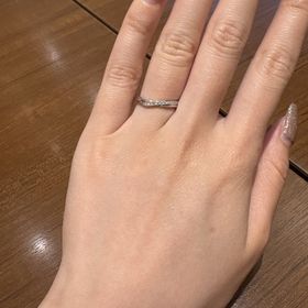 【銀座ダイヤモンドシライシの口コミ】 ダイヤが一つだけでなく、何個もついてますキラキラしてる。
ダイヤ付きの…