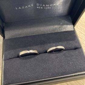 【ラザール ダイヤモンド(LAZARE DIAMOND)の口コミ】 少し華やかなデザインが好みの方にはとてもおすすめなデザインです。小さ…