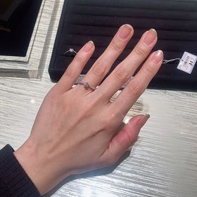 【TRECENTI(トレセンテ)の口コミ】 センターダイヤに向けてリングが絞られていて、指が細く長く見えると思い…