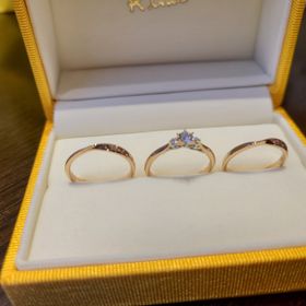 【ケイウノ ブライダル(K.UNO BRIDAL)の口コミ】 セミオーダーでイニシャルの刻印や石の有無など自由に変更することができ…