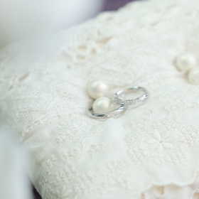 【エクセルコダイヤモンド(EXELCO DIAMOND)の口コミ】 夫との好みが合わずセットリングではないのですが、デザインの似ている指…