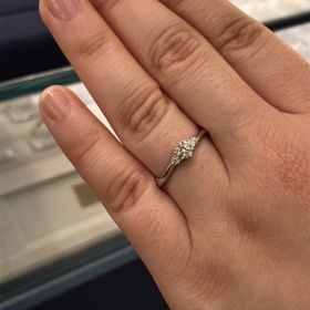 【銀座ダイヤモンドシライシの口コミ】 「アイグレイ」輝きの女神の名前の通り、サイドのダイヤが輝きを際立たせ…