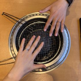 【ROYAL ASSCHER(ロイヤル・アッシャー)の口コミ】 婚約指輪でもらったROYALASSCHERに合わせて重ね付けできるように、結婚指…