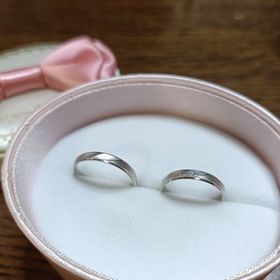 【insembre(インセンブレ)の口コミ】 金属アレルギーがあるので、反応しにくいプラチナを選びました。斜めに入…