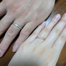 【NEUSPUR(ノイシュプール)の口コミ】 写真では分かりづらいですが、特別な表面加工が素敵で選びました。表面加…