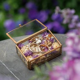 【俄(にわか)の口コミ】 デザインが他の人とあまり被らないと思います。結婚指輪の相場からしたら…