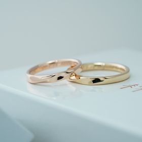 【THREE TREES(スリーツリーズ)の口コミ】 シンプルの中にゴージャス感があり、ピンクゴールドとゴールドのお洒落な…