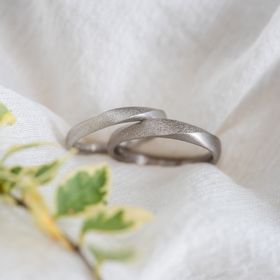 【Cayof(カヨフ)の口コミ】 セミオーダーでいくつかのデザインの中から選びました。日常でつけやすい…