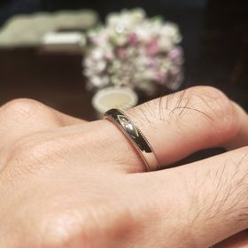 【TANZO.(鍛造指輪)の口コミ】 ツーカラーのリングにしました。シルバーリングなど、1色のデザインと比べ…