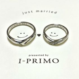 【アイプリモ(I-PRIMO)の口コミ】 婚約指輪と合わせてつけれるデザインで結婚指輪を決めました。V字のデザイ…