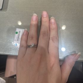 【アイプリモ(I-PRIMO)の口コミ】 斜めにストーンのある柔らかい雰囲気で可愛いです(^_^)
デザインがすごく…