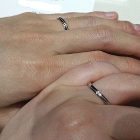 【アイプリモ(I-PRIMO)の口コミ】 ダイヤモンドが少なめだがミル打ちが全体に施されているため、シンプルだ…