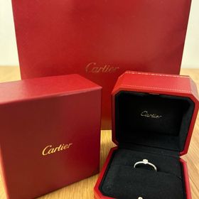 【カルティエ(Cartier)の口コミ】 指になじむ滑らかな着け心地が良いです。結婚指輪と重ねて使っているので…