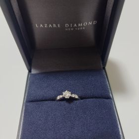 【ラザール ダイヤモンド(LAZARE DIAMOND)の口コミ】 ストレートでメレダイヤが付いてるところか華奢ながら華やかでかわいいで…