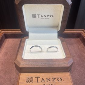 【TANZO.(鍛造指輪)の口コミ】 夫婦それぞれ好みのデザインを指輪に反映させることができる。
夫は自分の…