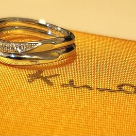 【ケイウノ ブライダル(K.UNO BRIDAL)の口コミ】 2つを重ねるとハートになるデザインでとても可愛いです
またハート部分は…