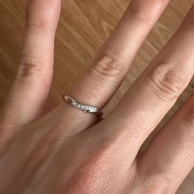 【アイプリモ(I-PRIMO)の口コミ】 指が細く、綺麗に見えるデザインで素敵でした。
元々太くて短い指がコンプ…