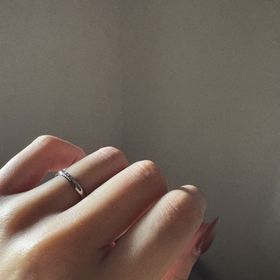 【銀座ダイヤモンドシライシの口コミ】 アノリューというシリーズはセミオーダーができる指輪でした。ダイヤの個…