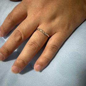 【GALA JEWELRY(ガラジュエリー)の口コミ】 細身でシンプルですがデザインがあり、
普段使いし易くてお気に入りです。…