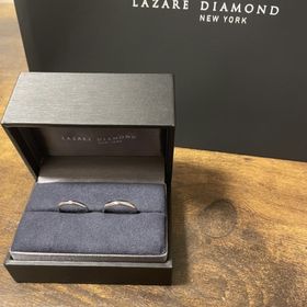 【ラザール ダイヤモンド(LAZARE DIAMOND)の口コミ】 指輪自体は、一石のストレートタイプなので、シンプルなデザインではあり…