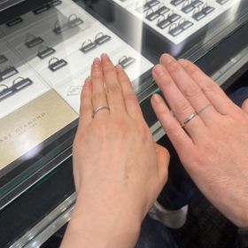 【ラザール ダイヤモンド(LAZARE DIAMOND)の口コミ】 シンプルすぎずかつ派手過ぎず仕事にも
つけていけるようなデザインを探し…