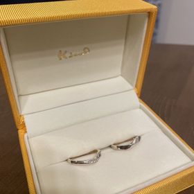 【ケイウノ ブライダル(K.UNO BRIDAL)の口コミ】 ウェーブで動きがある形の指輪にシルバーとピンクゴールドの木目金のデザ…